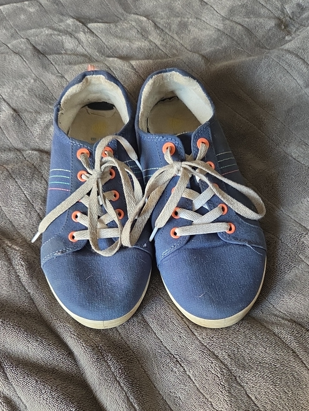 Vionic Navy Canvas Women's  Beach Line Sneakers with Coral Eyelets  Size 10